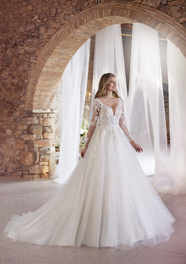 MAYA wedding dress White One Collection 2024 | Boutique Paris