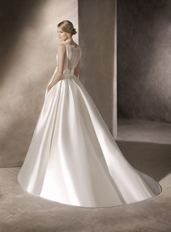 HALAZGO wedding dress La Sposa Collection 2022| Boutique Paris